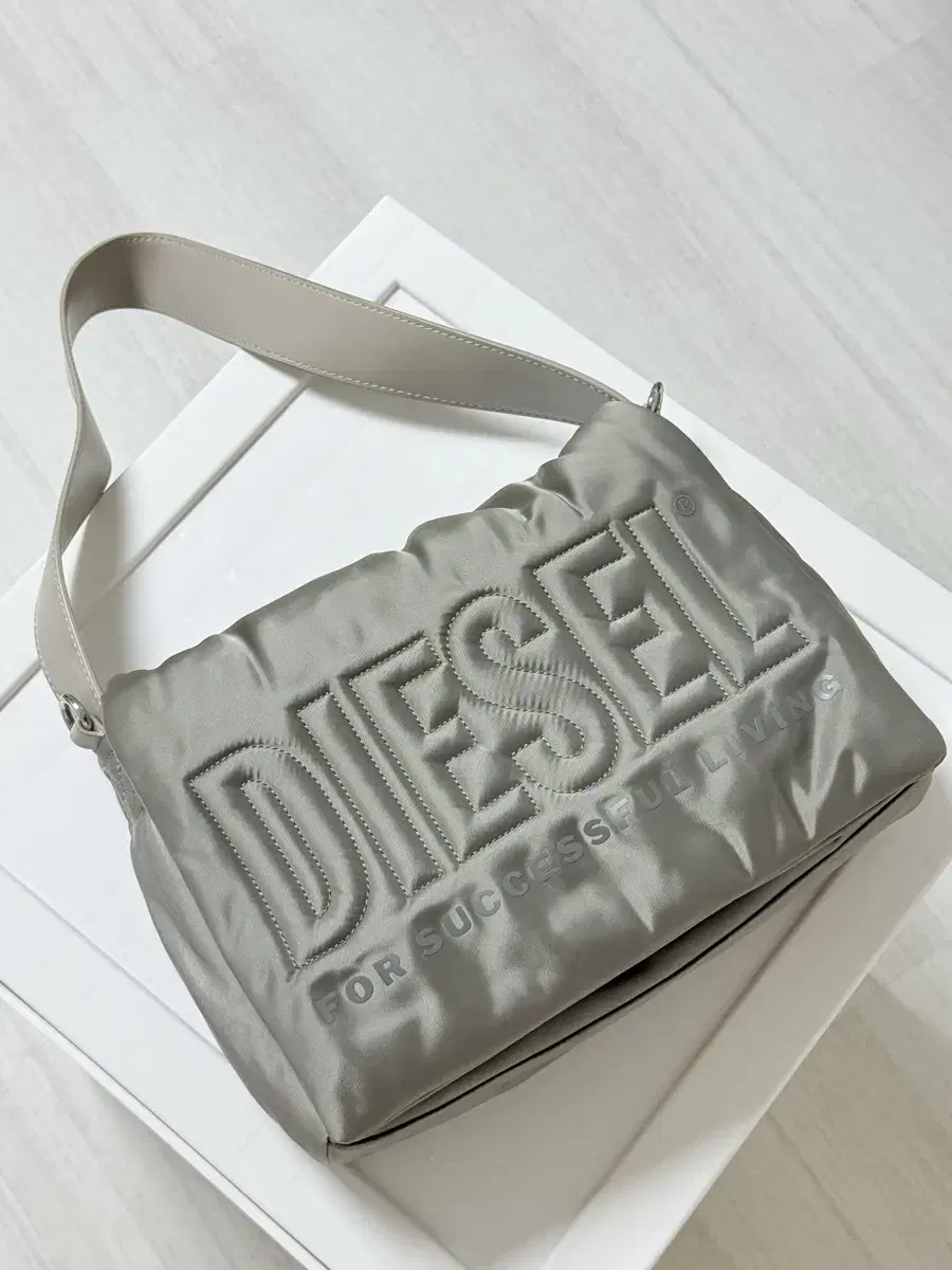 Diesel 실버 숄더백