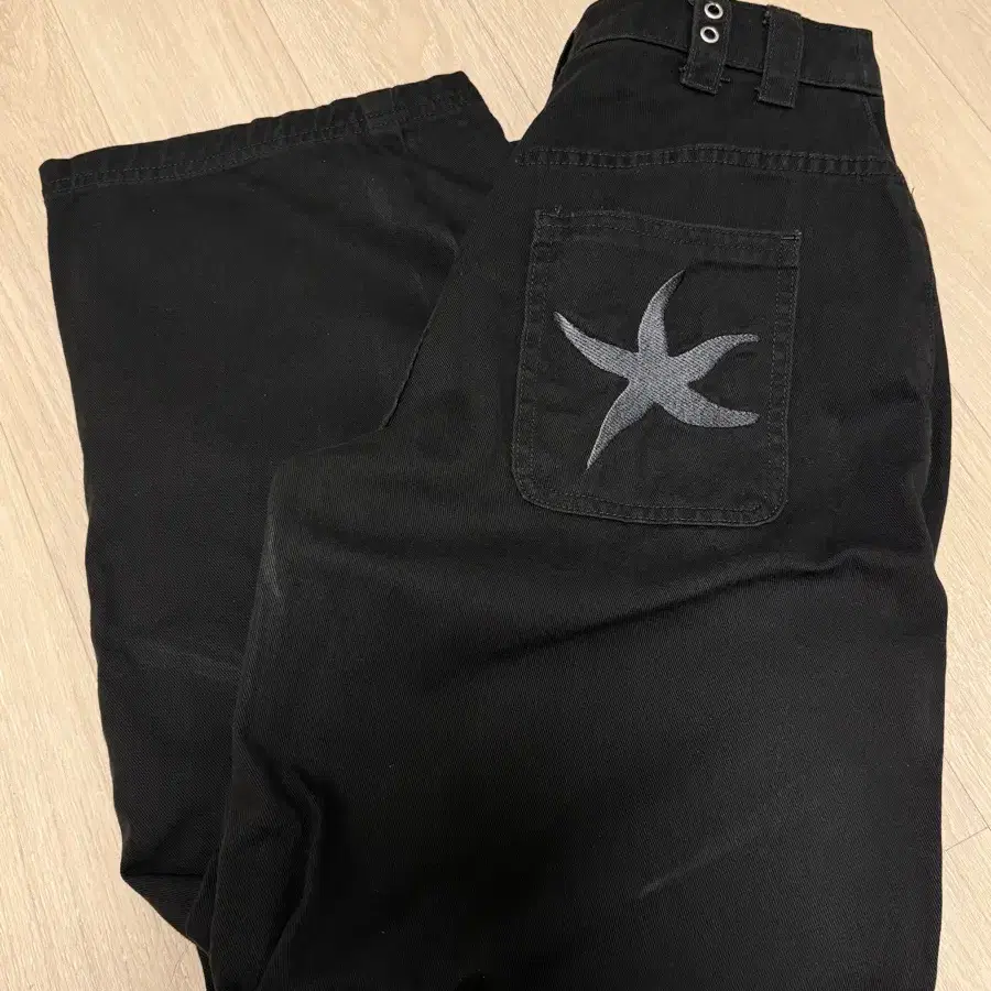 더콜디스트모먼트 TCM starfish chino pants (charc