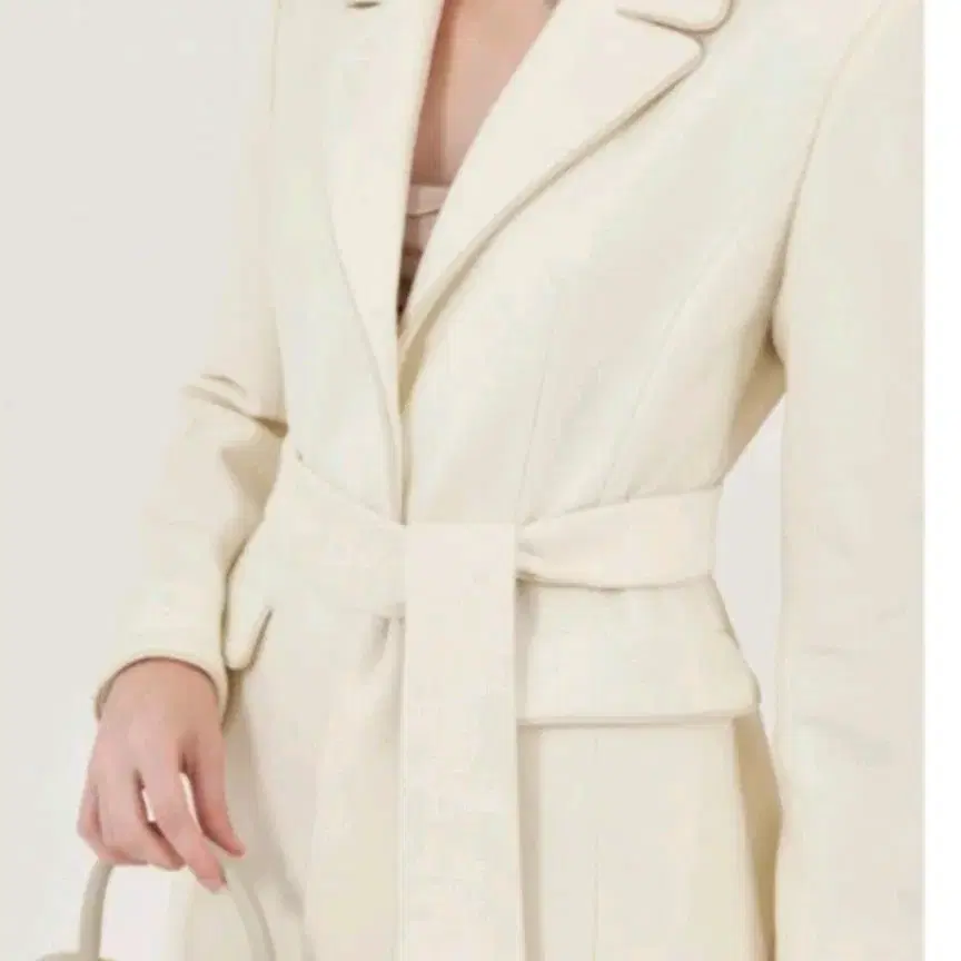 그레이스유 카멘코트 아이보리 Carmen Coat (Ivory)