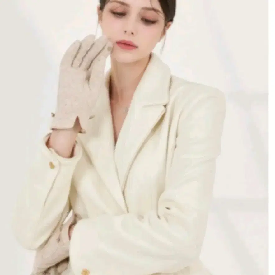 그레이스유 카멘코트 아이보리 Carmen Coat (Ivory)