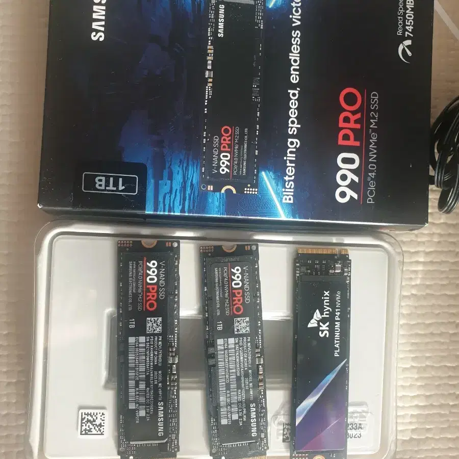 ssd 1테라 3개,nzxt z73수냉쿨러,파워 1050w, 윈도우11홈