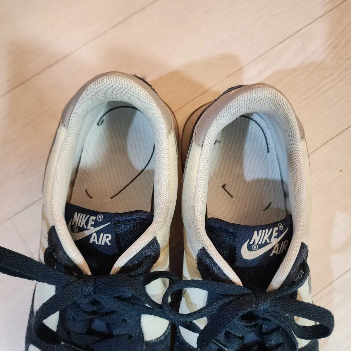 NIKE 나이키 에어 빈티지 볼텍스 255