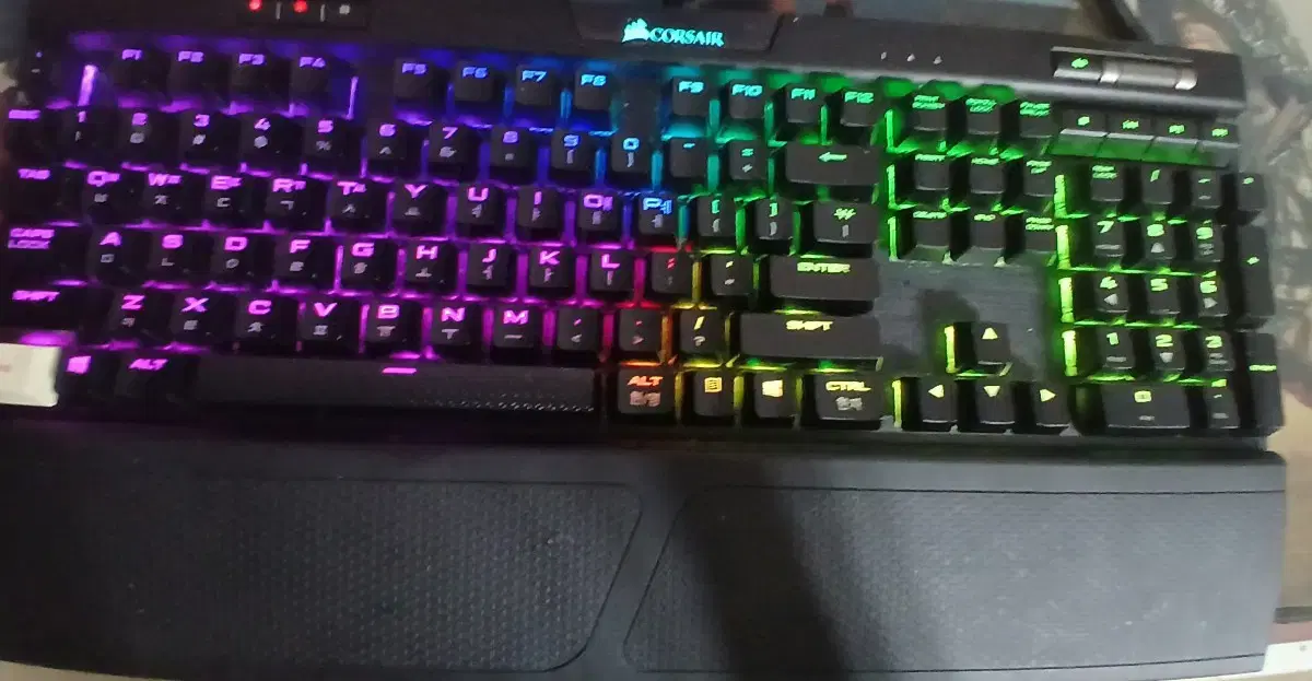 커세어 K70 RGB MK.2 은축 판매합니다