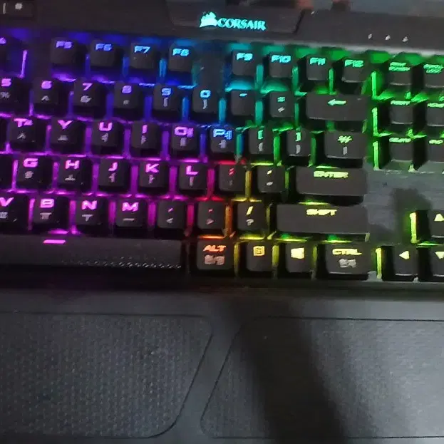 커세어 K70 RGB MK.2 은축 판매합니다