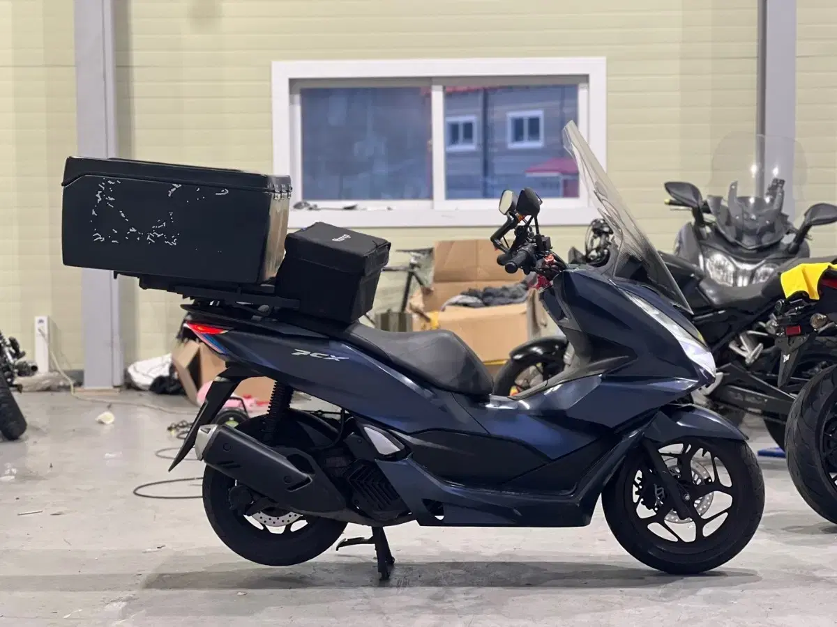 PCX abs 21년식 상태최상 깔끔한차량 배달셋팅완료 판매합니다