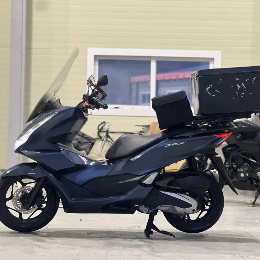 PCX abs 21년식 상태최상 깔끔한차량 배달셋팅완료 판매합니다