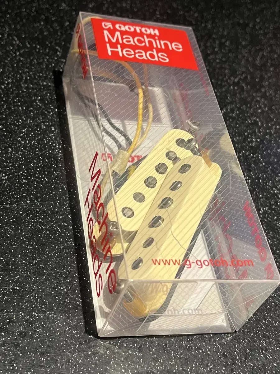 Fender 57/59 front middle electric guitar pickup.