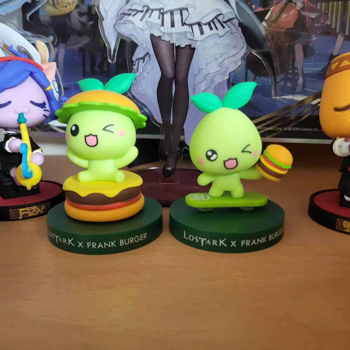 Lost Ark Domino's Pizza Collaboration Keycap and Two Frank Burger Figures - Bulk