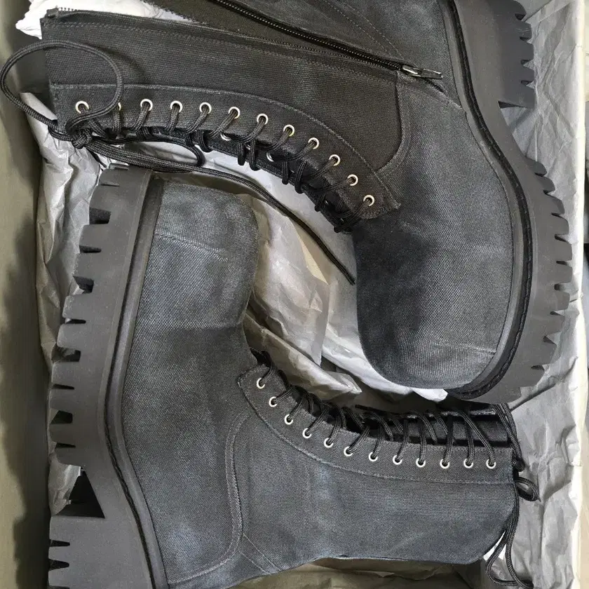 靴 BALENCIAGA STOMPER BOOTIE canvas 41 Balenciaga Men's Stomper Canvas Lace-Up Boots | Neiman Marcus