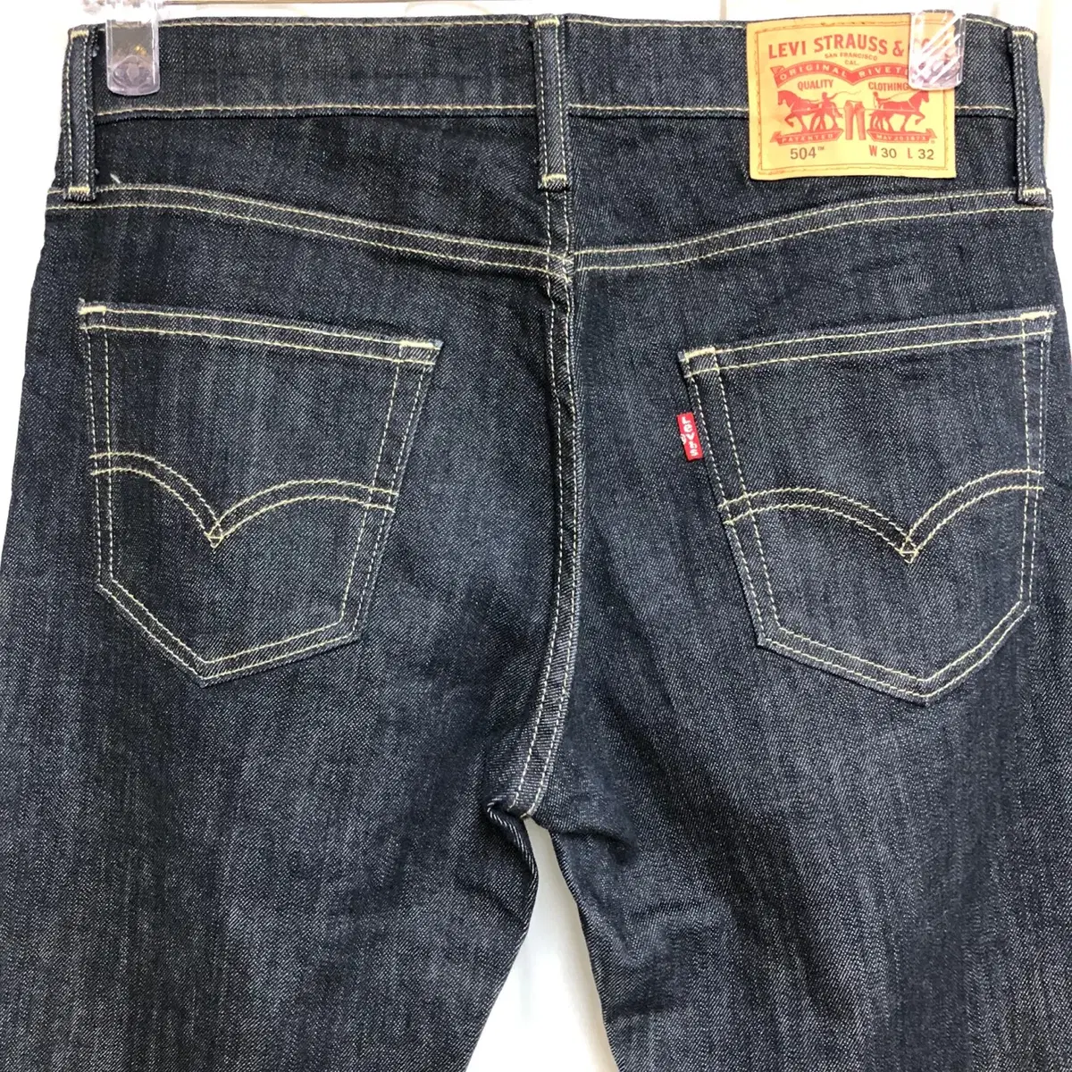 Levi's 504 레귤러 핏 다크 데님 (W30)