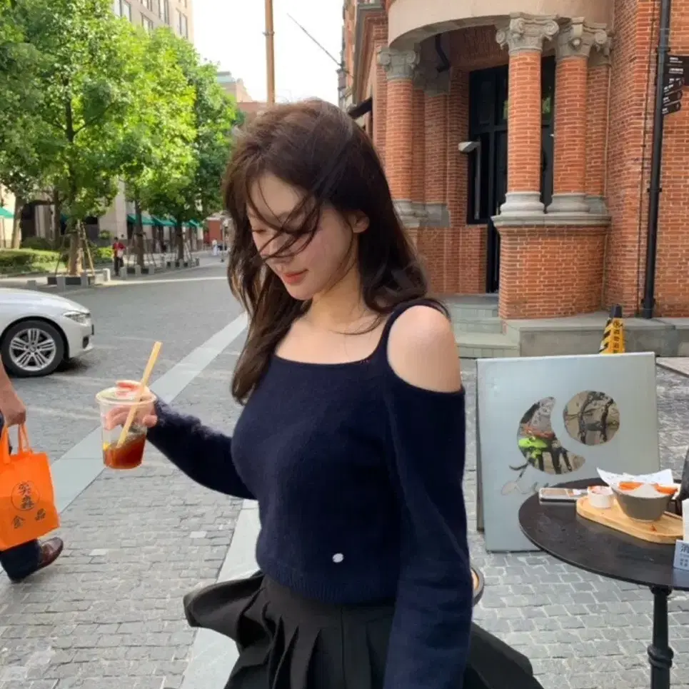 소버샵 뮤즈 오프숄더 muse off shoulder knit