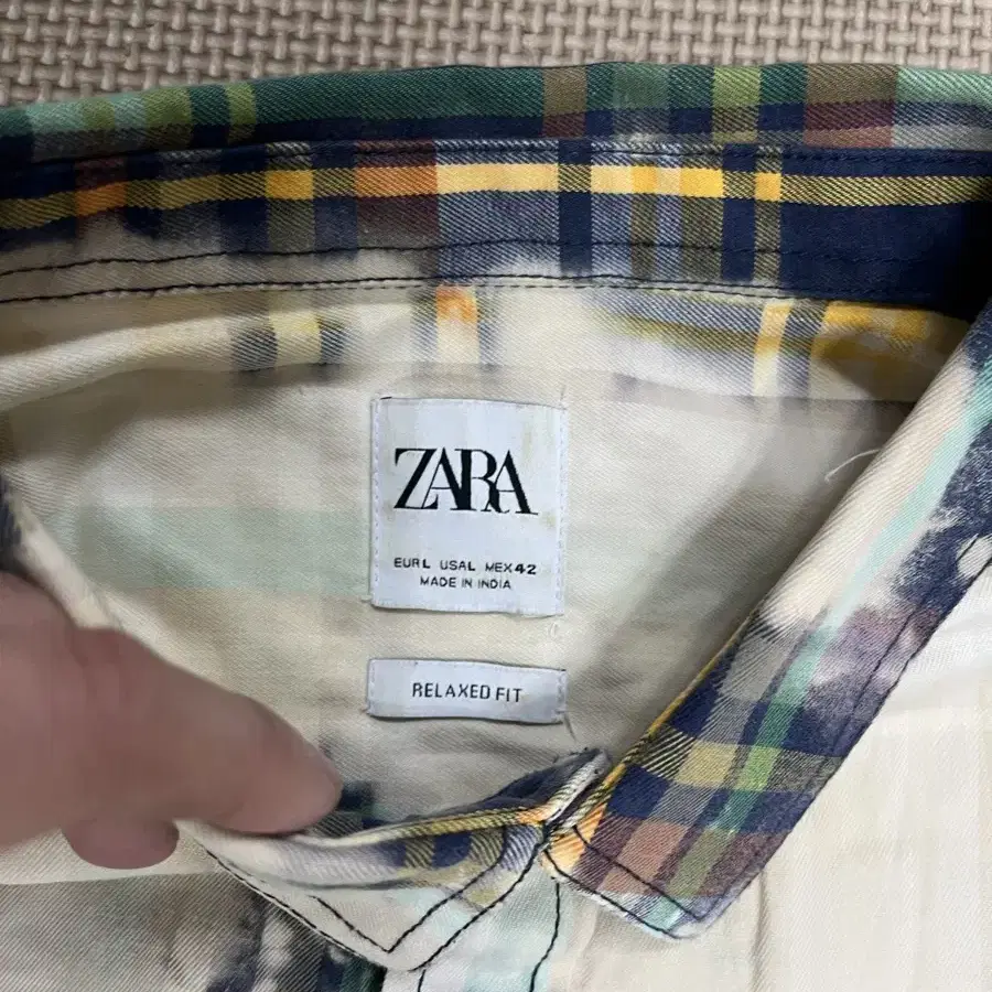 [L] ZARA 블리치 체크 셔츠