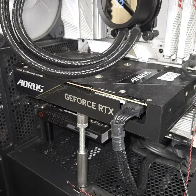 GIGABYTE AORUS RTX 4080 XTREME 워터포스 피씨디렉