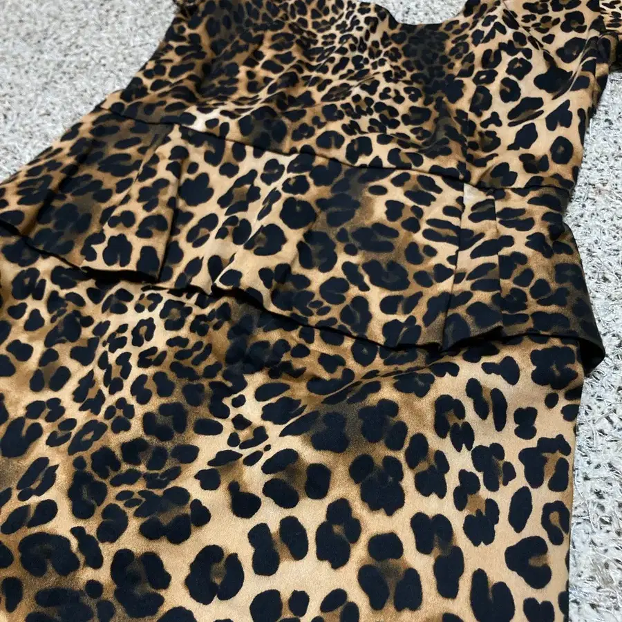 [새제품]ZARA Leopard print mini dress