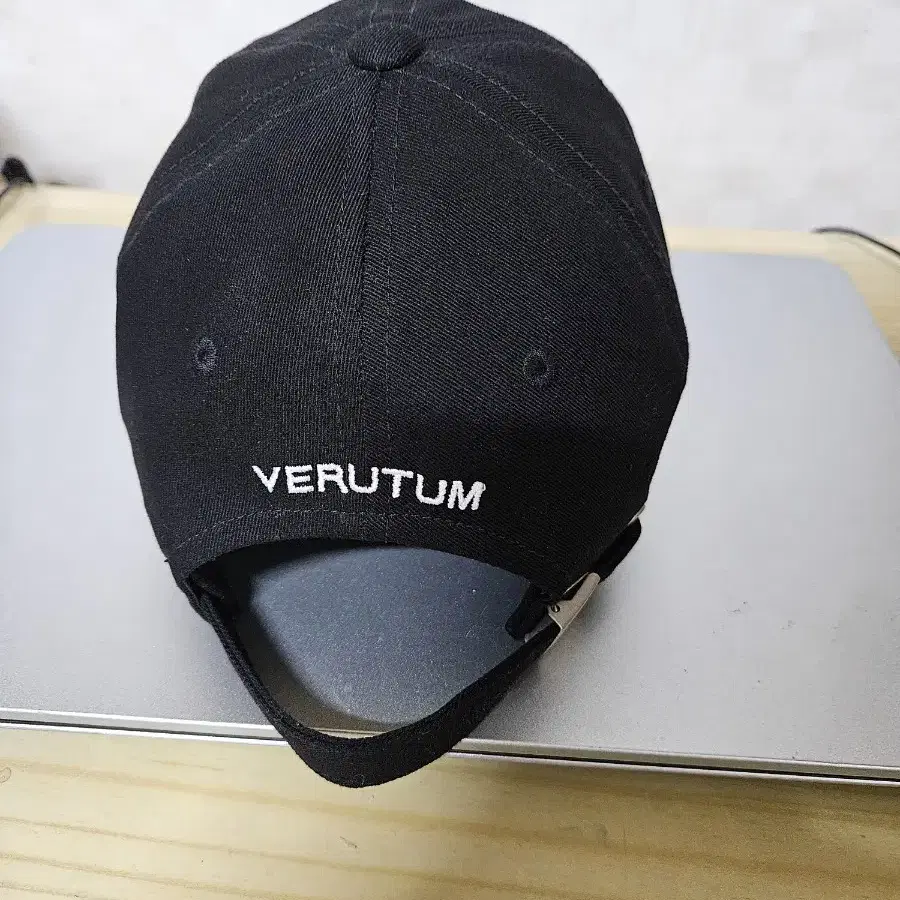 베르툼 볼캡 vertum 삼지창