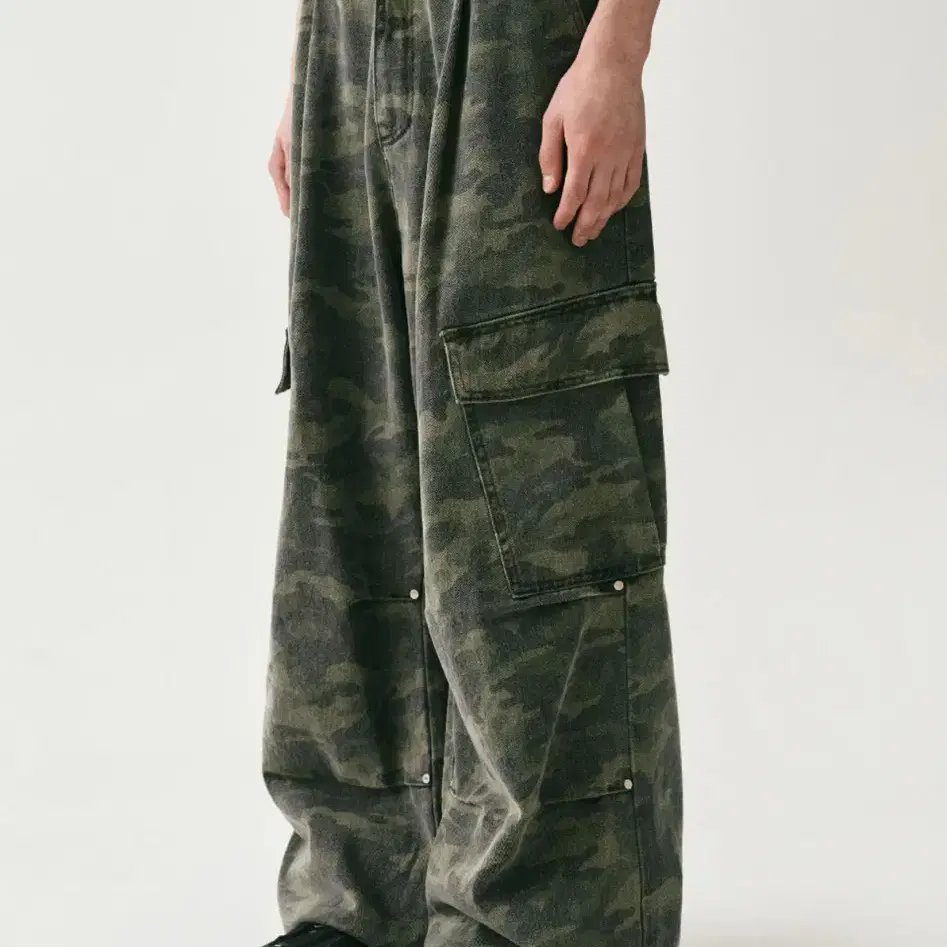 어반드레스 카고팬츠 Side BigCargo Pants CAMO 사이즈L