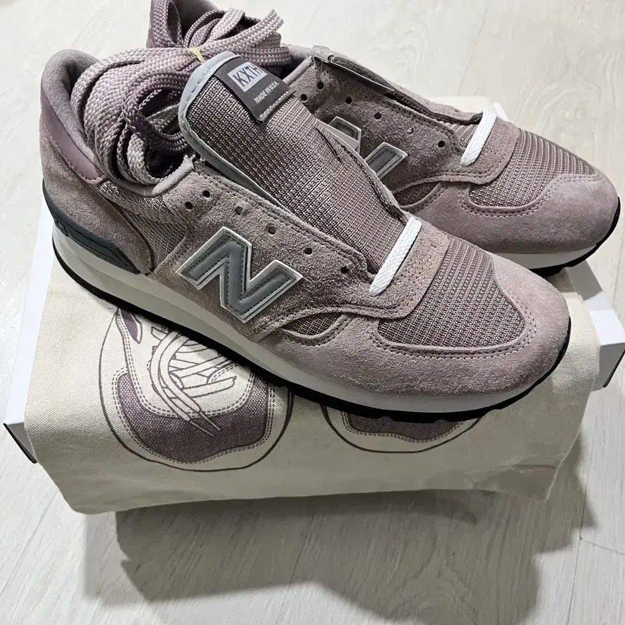 뉴발란스 kith 990v1 285 새상품