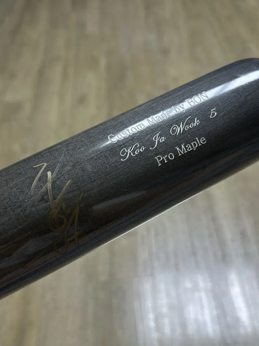 Samsung Lions Guzauk Handwritten sign Bat