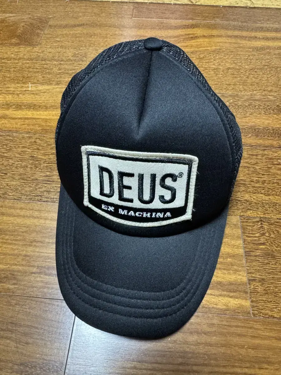 Deus Ex Machina 트럭커 모자 검정색