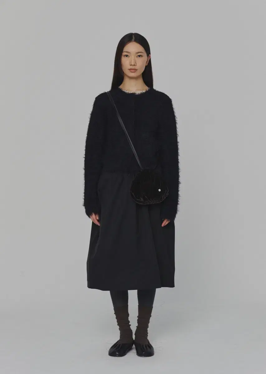 (Almost New) Amemento Shaggy Cropped Cardigan Black