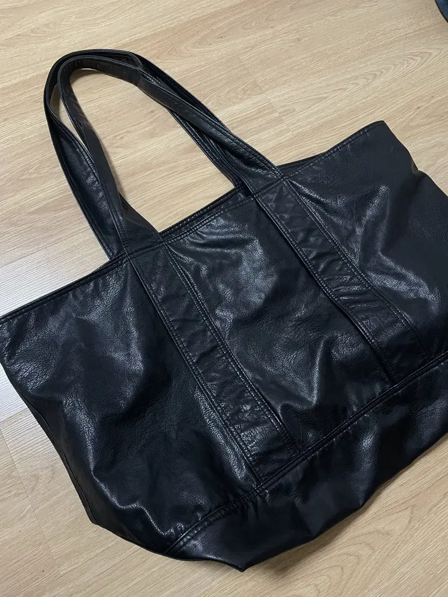 알렌느 FAUX LEATHER 오버사이즈 토트백 블랙