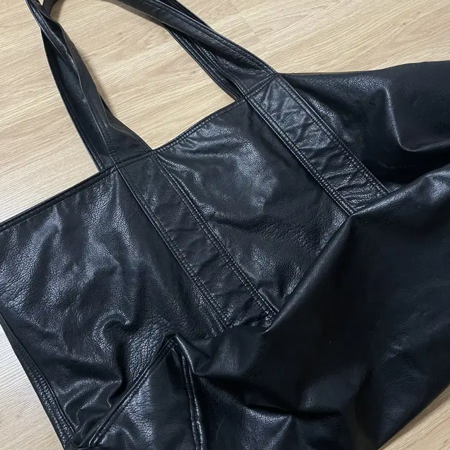 알렌느 FAUX LEATHER 오버사이즈 토트백 블랙