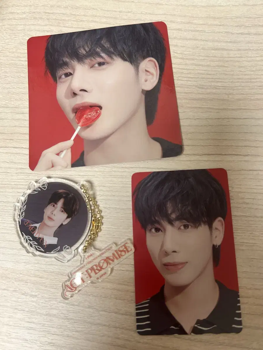 TXT Sanctuary Japan pop up taehyun photocard Rubber Saber Déjà Vu keyring Promicon