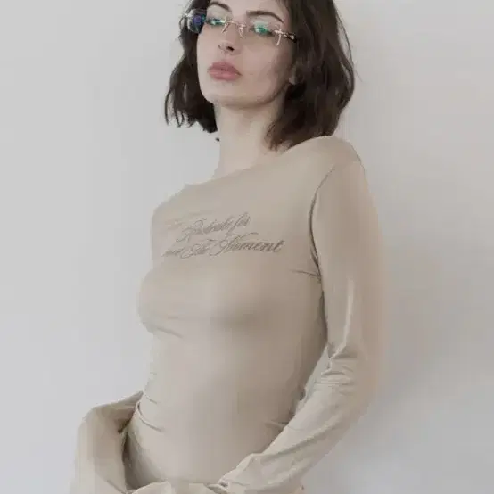 락케이크 매쉬탑 베이지Cursive Mesh Top - Beige