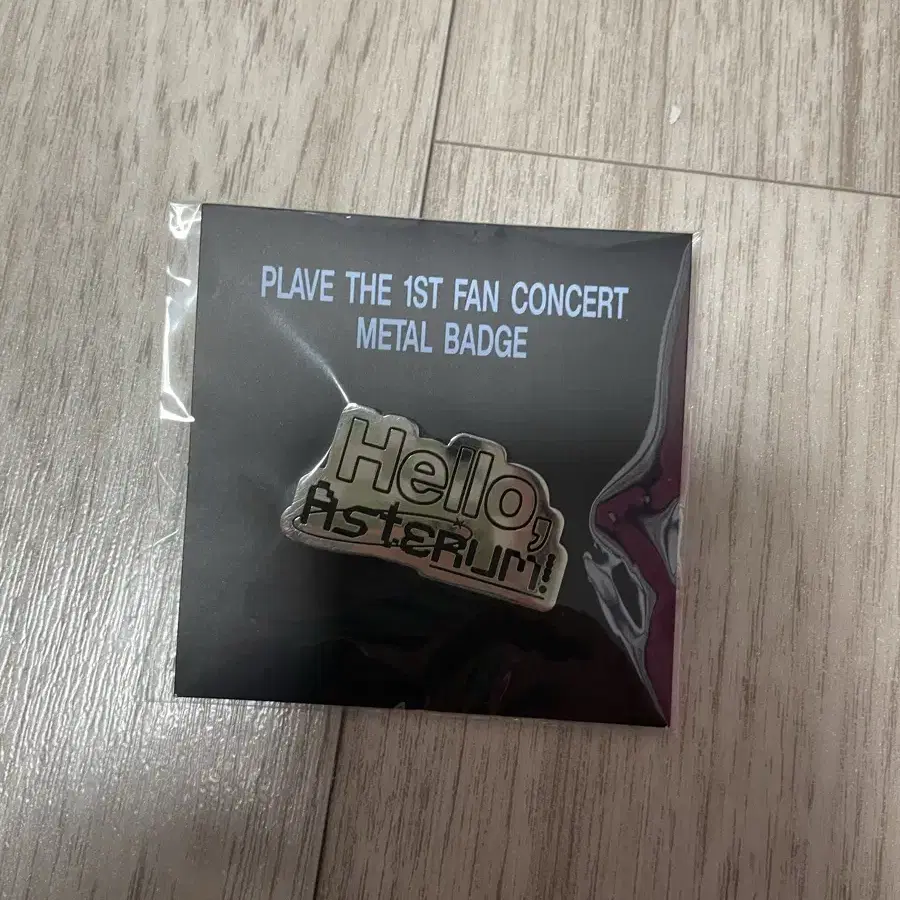 플레이브 뱃지 미개봉 1ST FANCON METAL BADGE