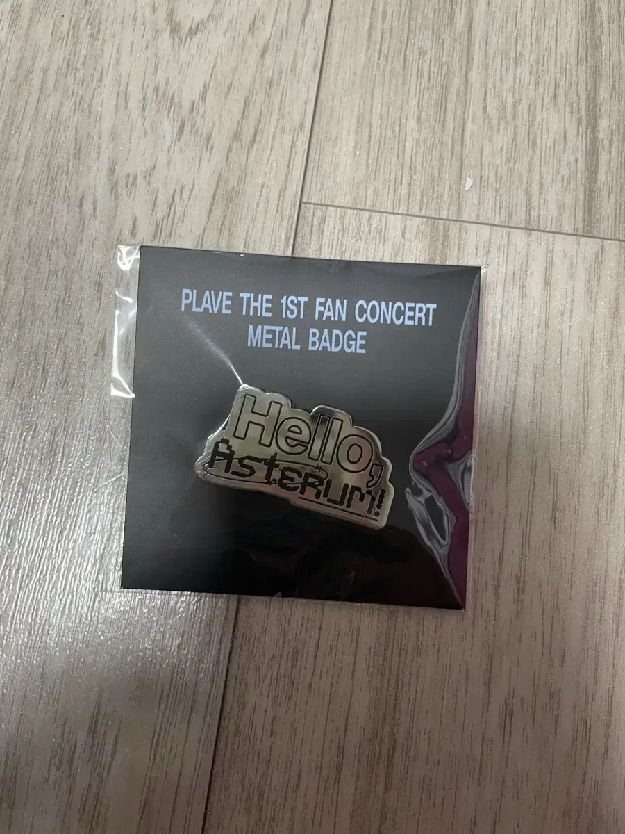 플레이브 뱃지 미개봉 1ST FANCON METAL BADGE