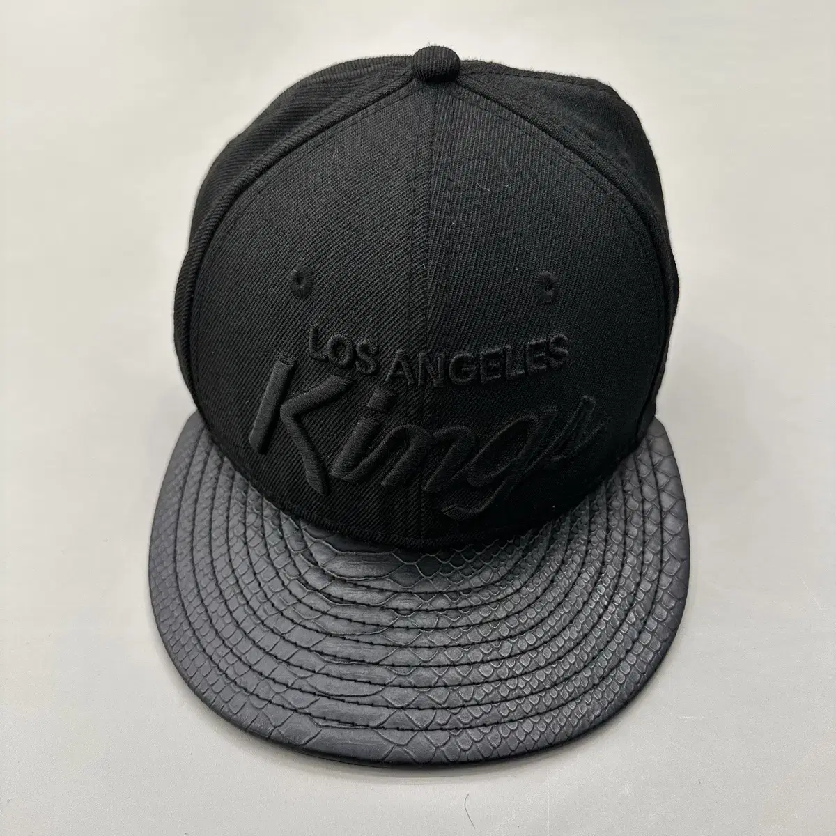 뉴에라 9fifty python 로스엔젤레스 킹스 트리플 블랙