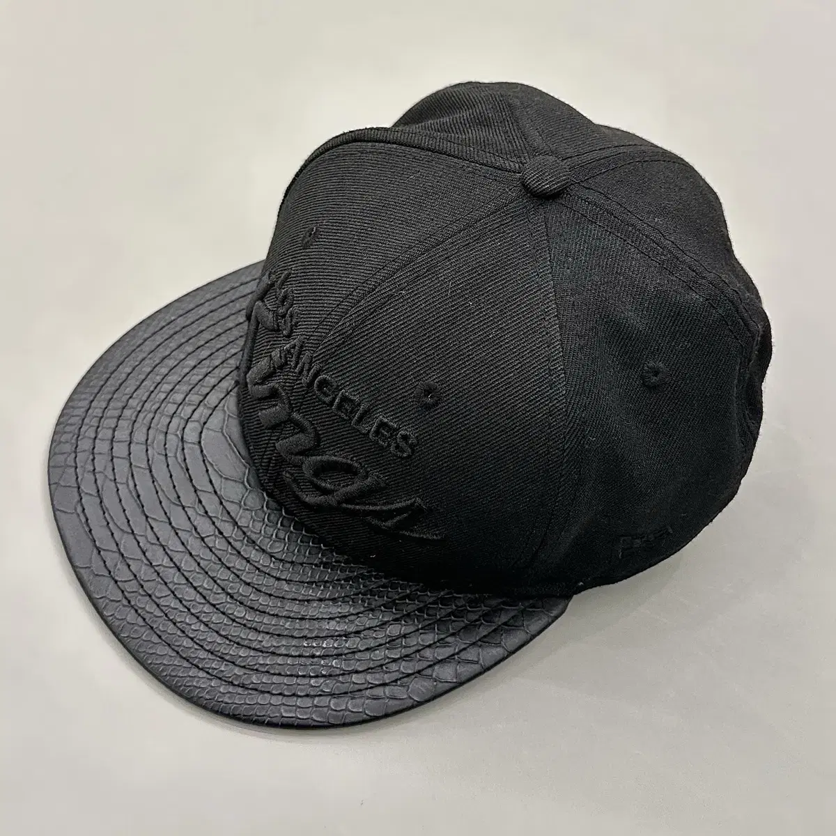 뉴에라 9fifty python 로스엔젤레스 킹스 트리플 블랙