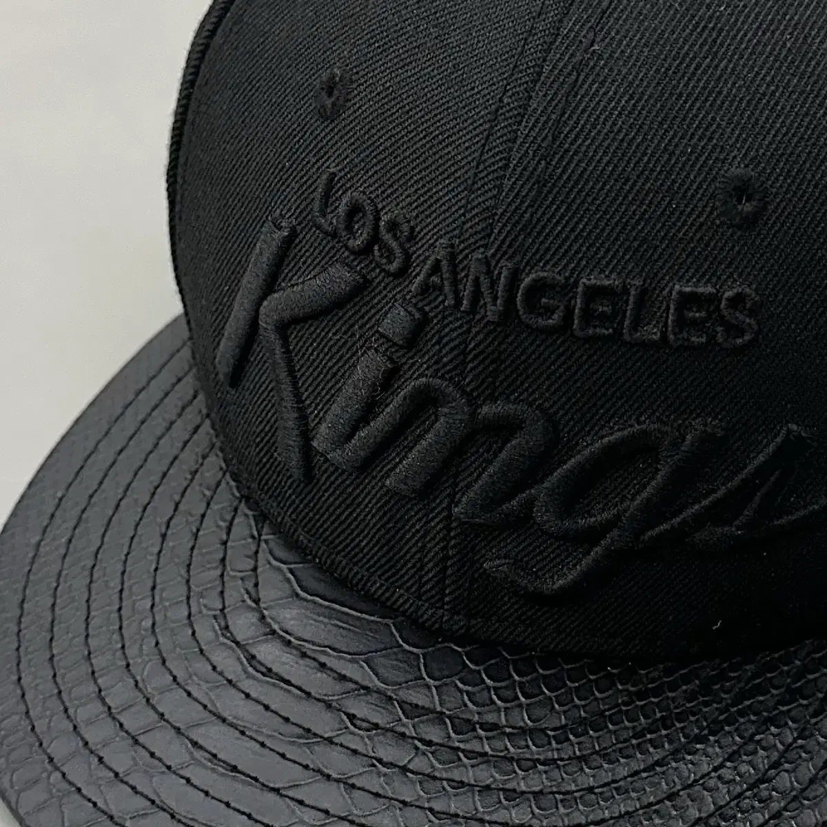 뉴에라 9fifty python 로스엔젤레스 킹스 트리플 블랙