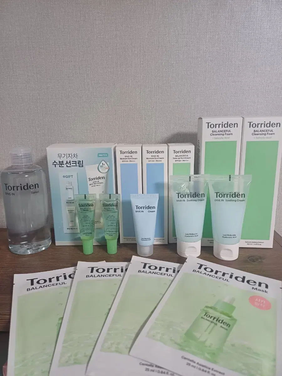 TORIDEN Dive-In Watery Moisture Cica Tone-Up Sunscreen Cica Pore Cleansing Foam