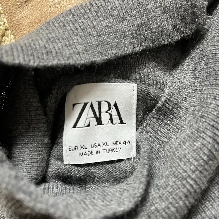 ZARA 남성 터틀넥 그레이