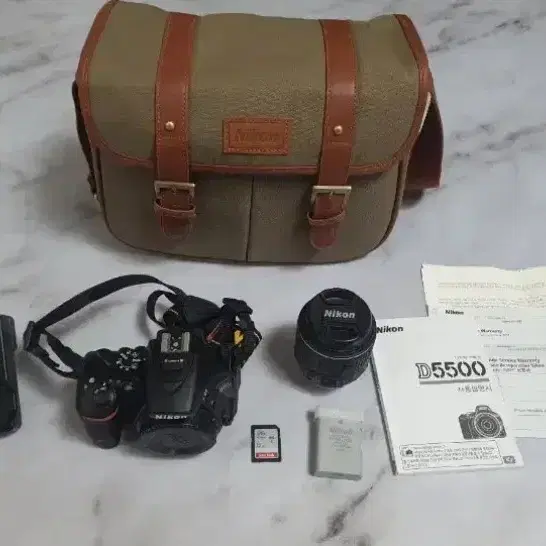 신품급 니콘 DSLR 카메라 D5500 과 18-55VR 렌즈 세트