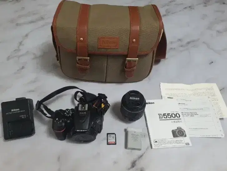 신품급 니콘 DSLR 카메라 D5500 과 18-55VR 렌즈 세트