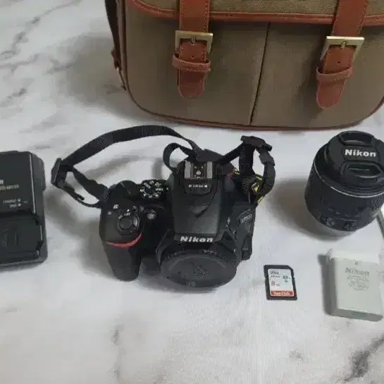 신품급 니콘 DSLR 카메라 D5500 과 18-55VR 렌즈 세트