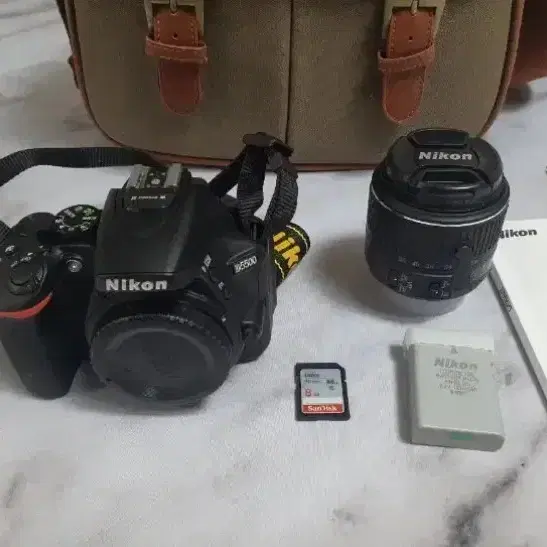 신품급 니콘 DSLR 카메라 D5500 과 18-55VR 렌즈 세트