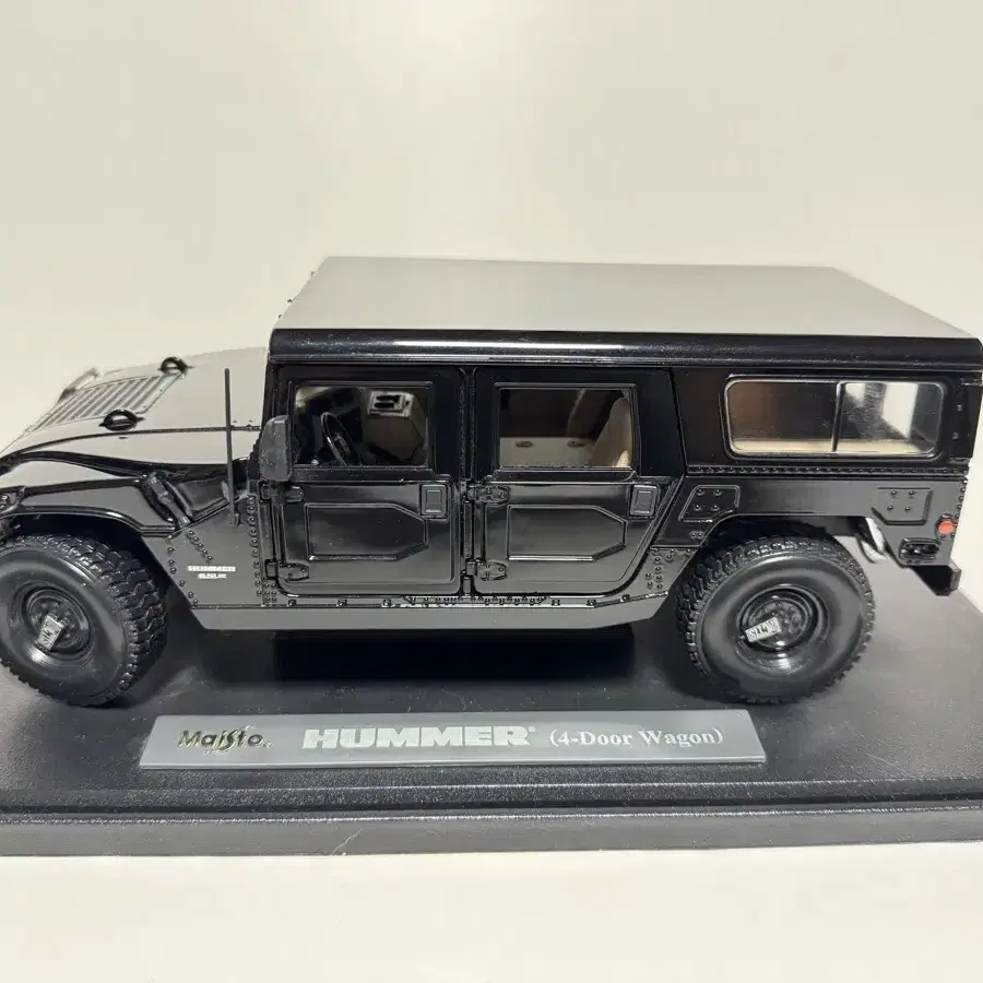 마이스토 1/18 HUMMER (4-Door Wagon)