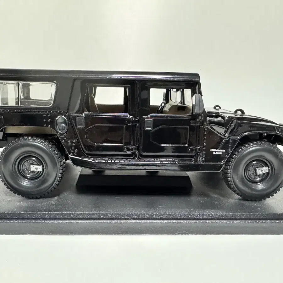 마이스토 1/18 HUMMER (4-Door Wagon)