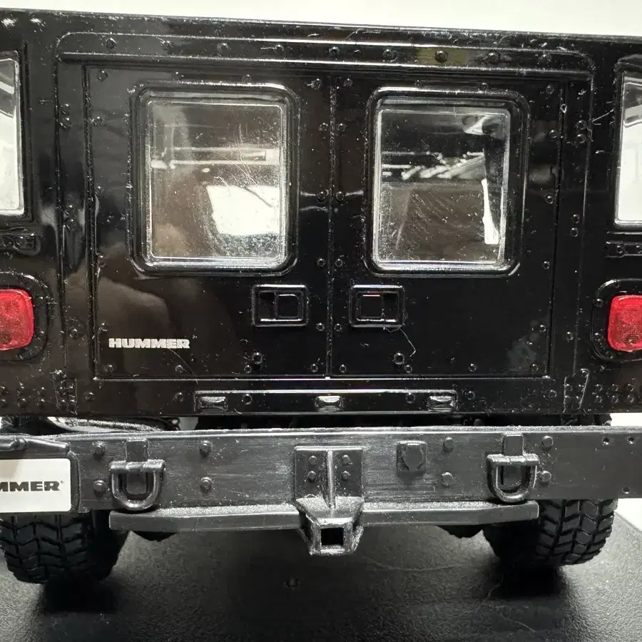 마이스토 1/18 HUMMER (4-Door Wagon)