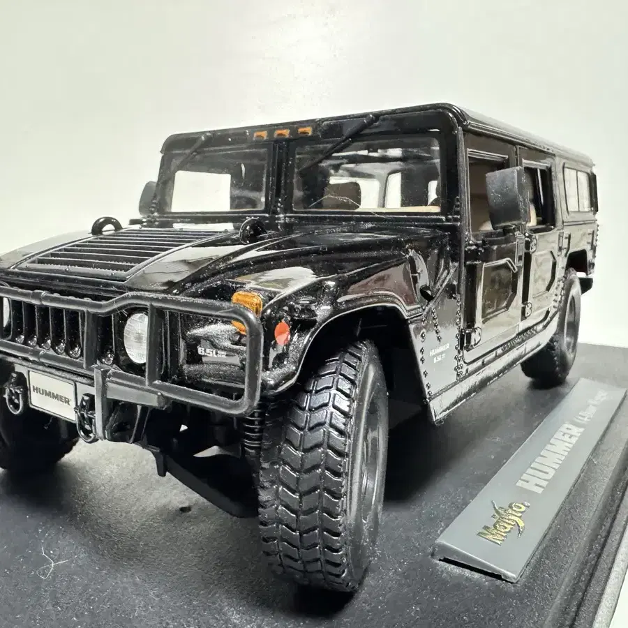 마이스토 1/18 HUMMER (4-Door Wagon)