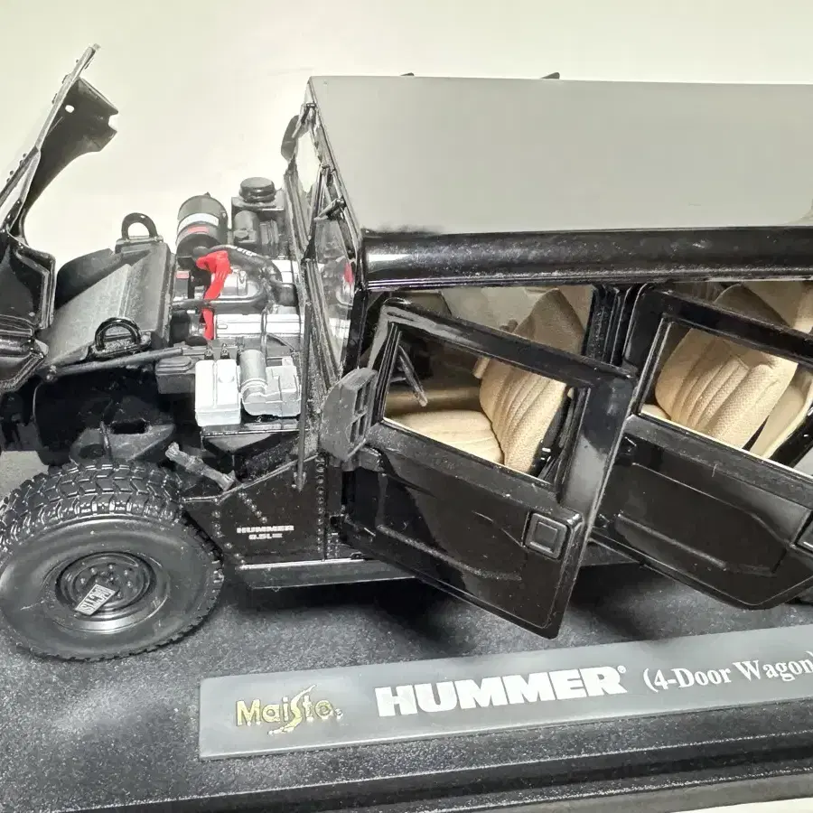 마이스토 1/18 HUMMER (4-Door Wagon)