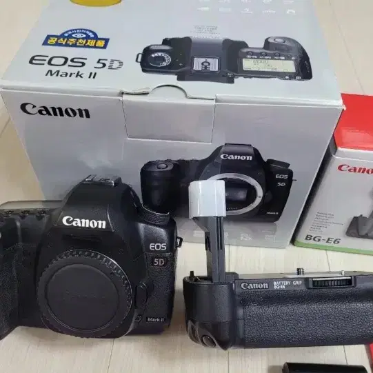 캐논 정품 카메라 EOS 5D MARK2 와 세로그립 세트 박스 구성