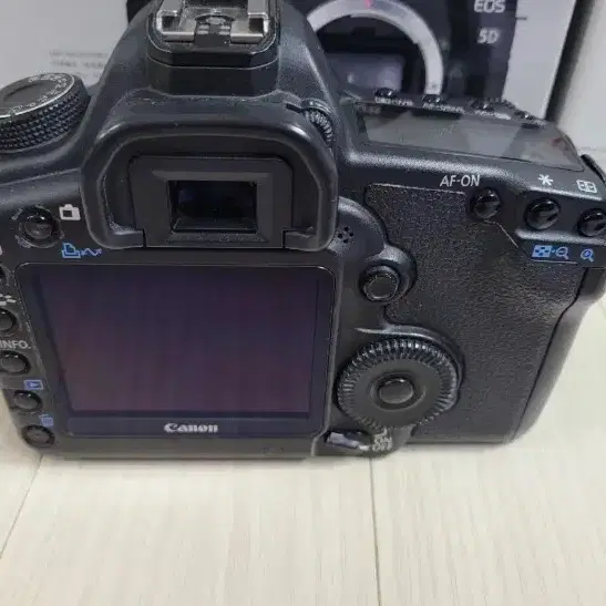 캐논 정품 카메라 EOS 5D MARK2 와 세로그립 세트 박스 구성