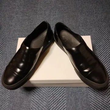 앰브 캡 투 스니커즈 글래스 레더