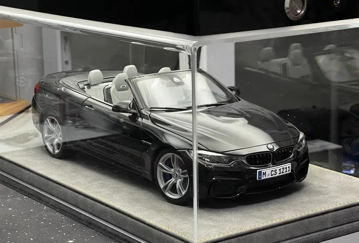 PARAGON 1:18 BMW M4 컨버터블 블랙 다이캐스트