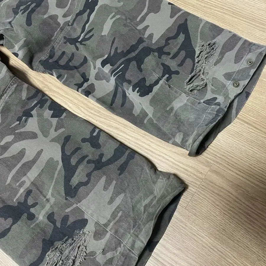 ETCE DESTROYED CAMO BAGGY PANTS (M)