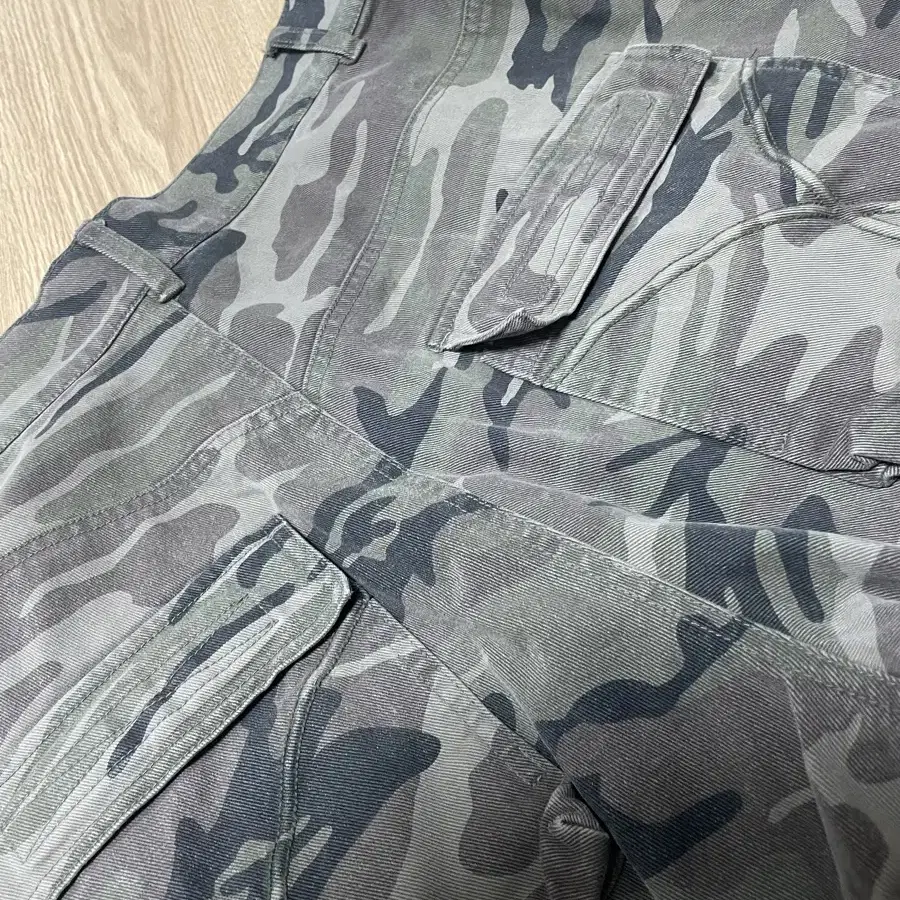 ETCE DESTROYED CAMO BAGGY PANTS (M)